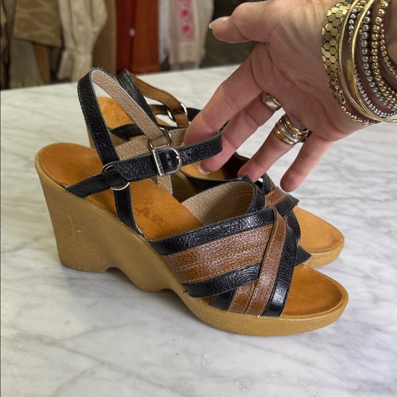 Vintage 70's Famolare Hi Up Double Crossover Brown Black Leather Sandal Size 6 - Picture 1 of 12
